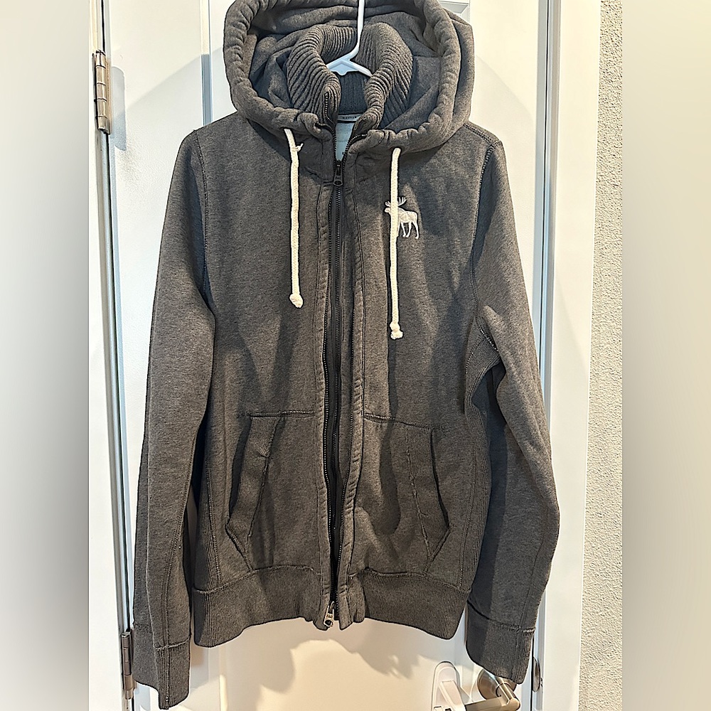 Abercrombie and Fitch men’s double lined hoodie with mock neck, large Muscle fit